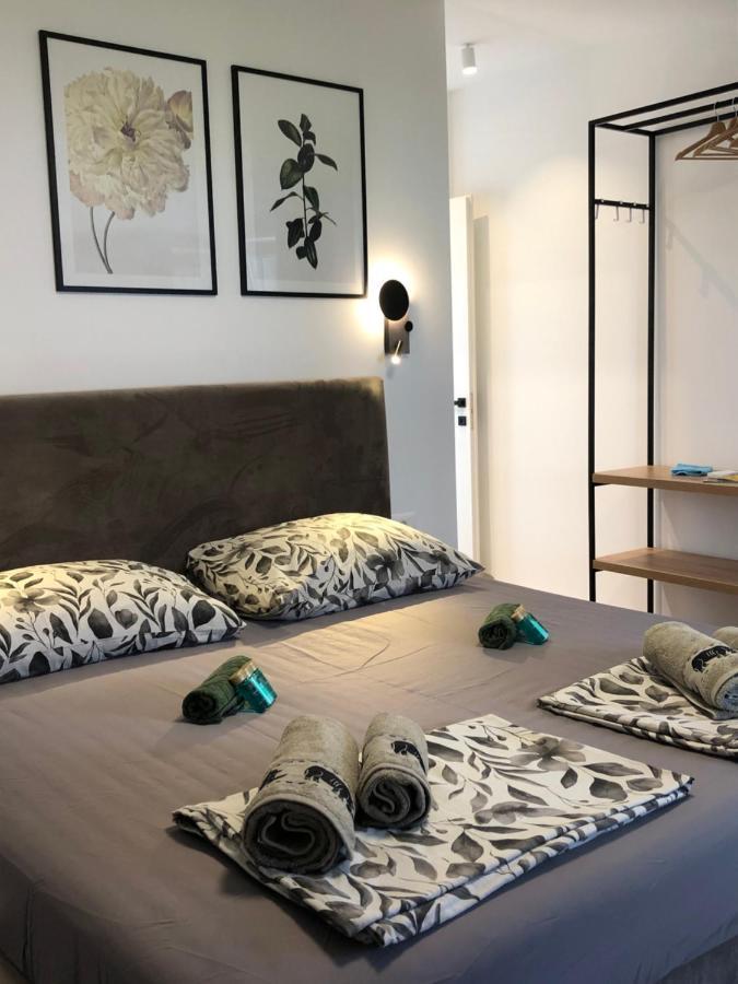 Omis - Private Ensuite Room With Balcony - Hotel Style Екстериор снимка
