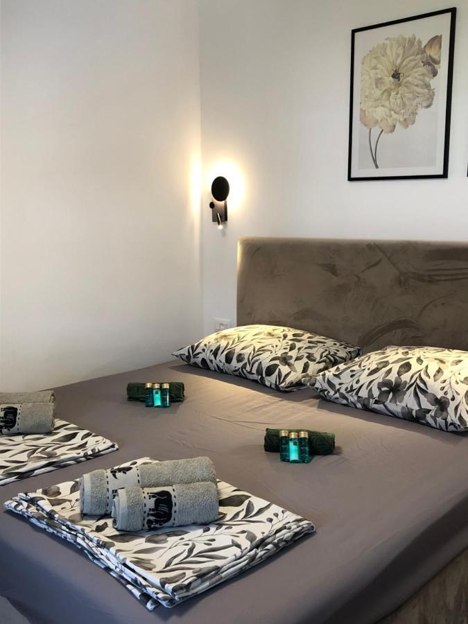 Omis - Private Ensuite Room With Balcony - Hotel Style Екстериор снимка