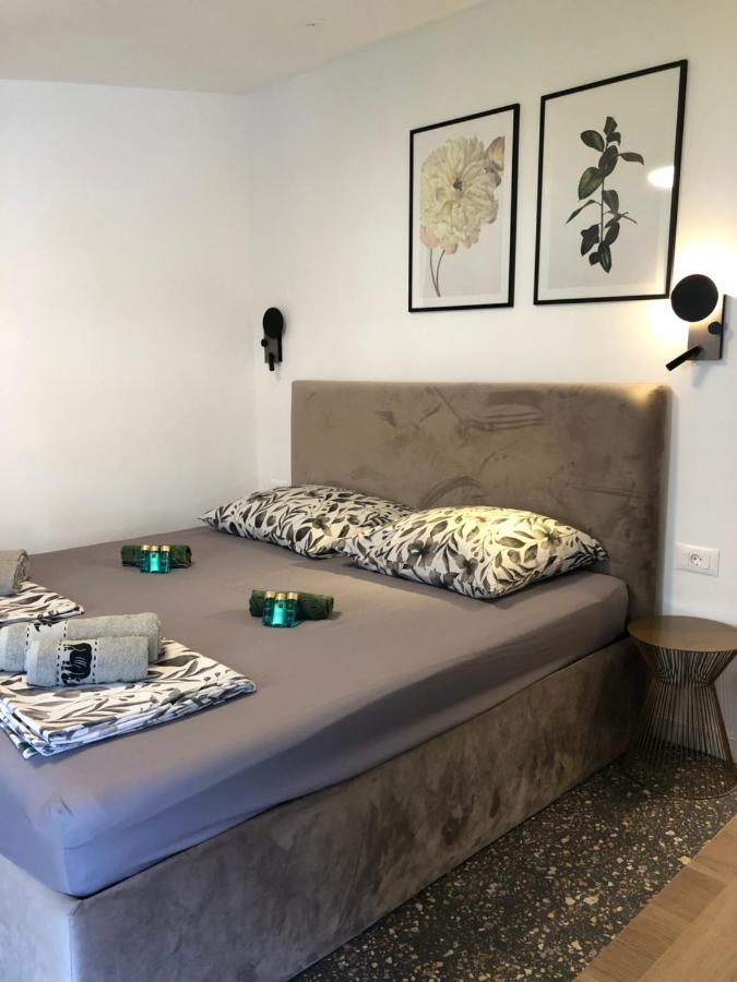 Omis - Private Ensuite Room With Balcony - Hotel Style Екстериор снимка